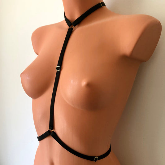 An elastic chest harness on a mannequin - front diagonal