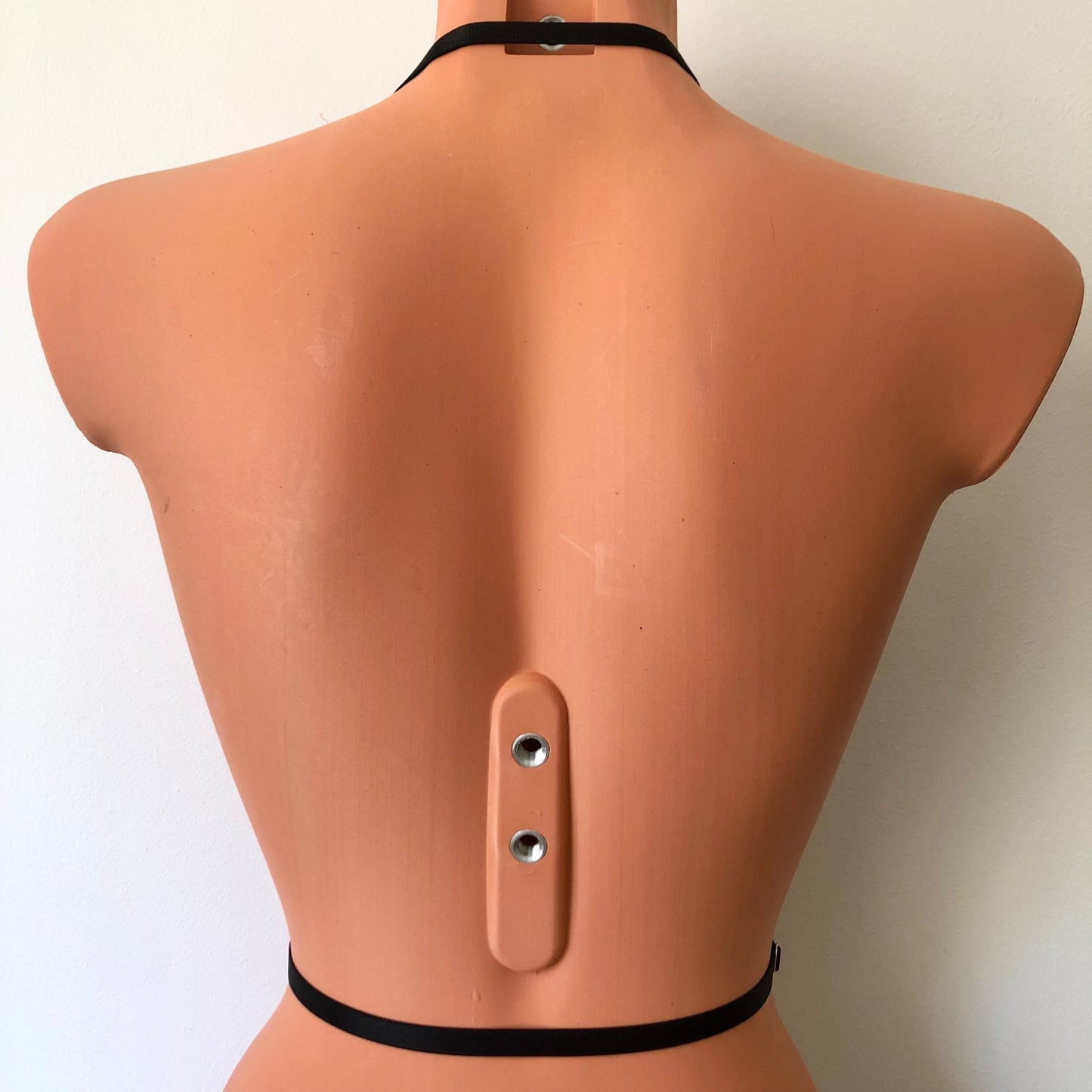 Mid style to waistline elastic chest harness