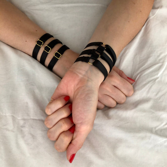 Elastic wrist cuff harness on model