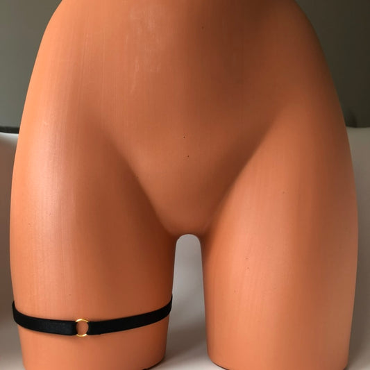 A single leg strap on a mannequin - front
