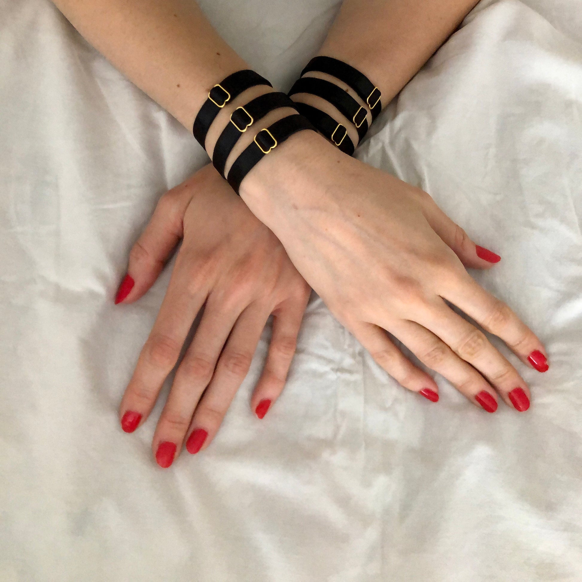 Elastic wrist cuff harness on model