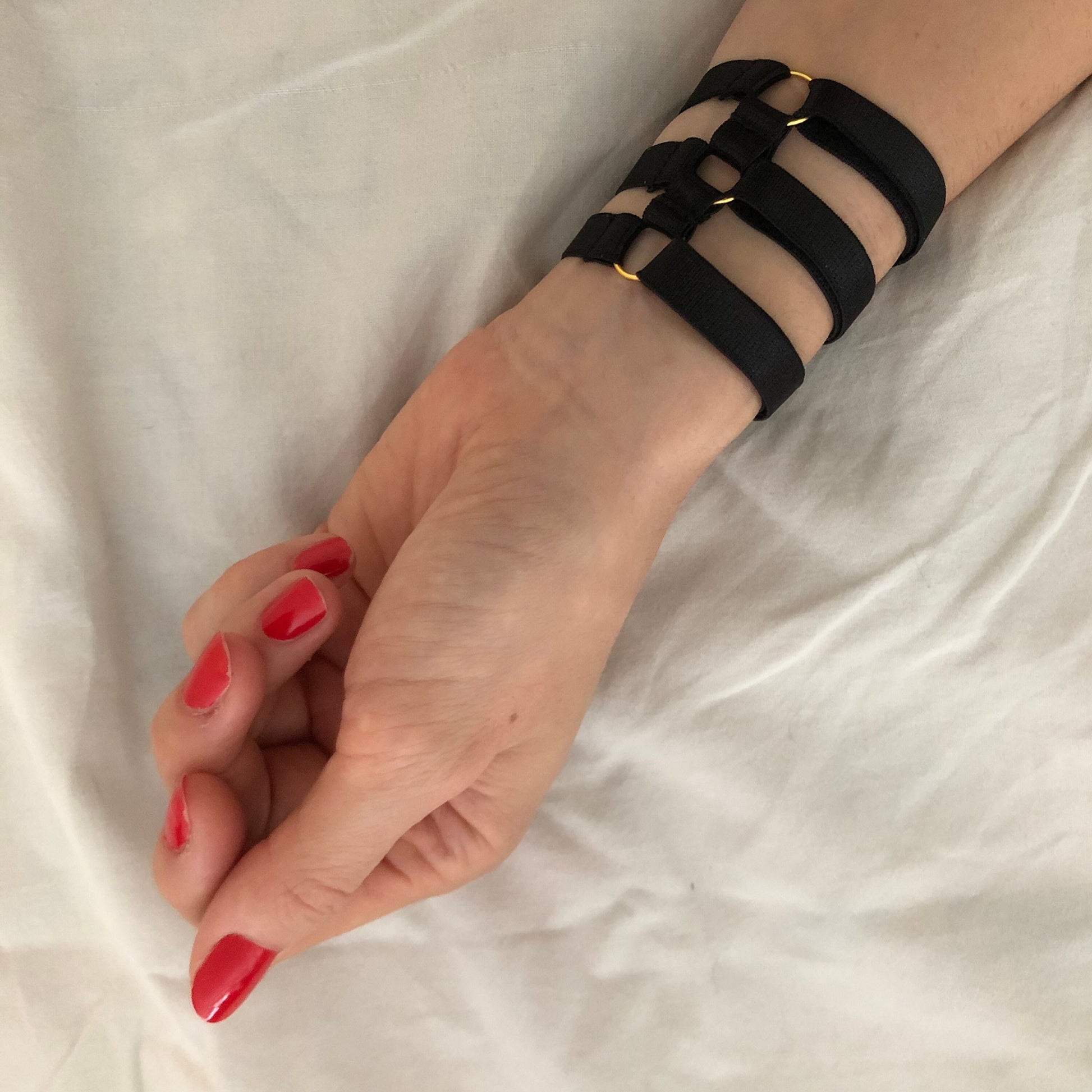 Elastic wrist cuff harness on model